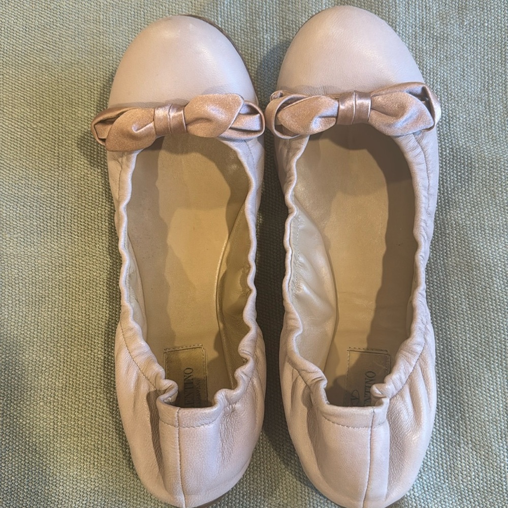 Valentino Garavani leather ballet ftats made in Italy 37 1/2